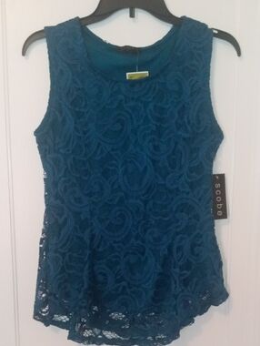 NWT women med sleeveless top dark teal green, lace overlay